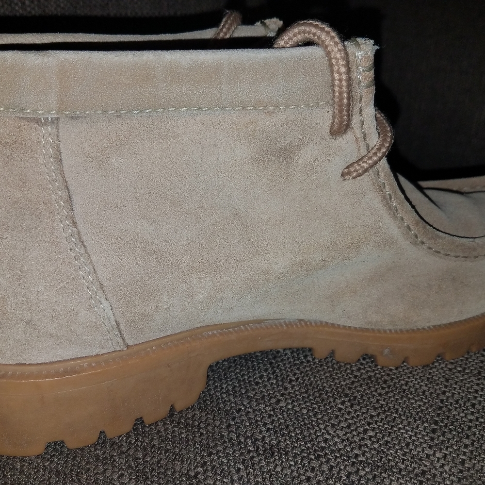 Boots - Picture 4 of 8